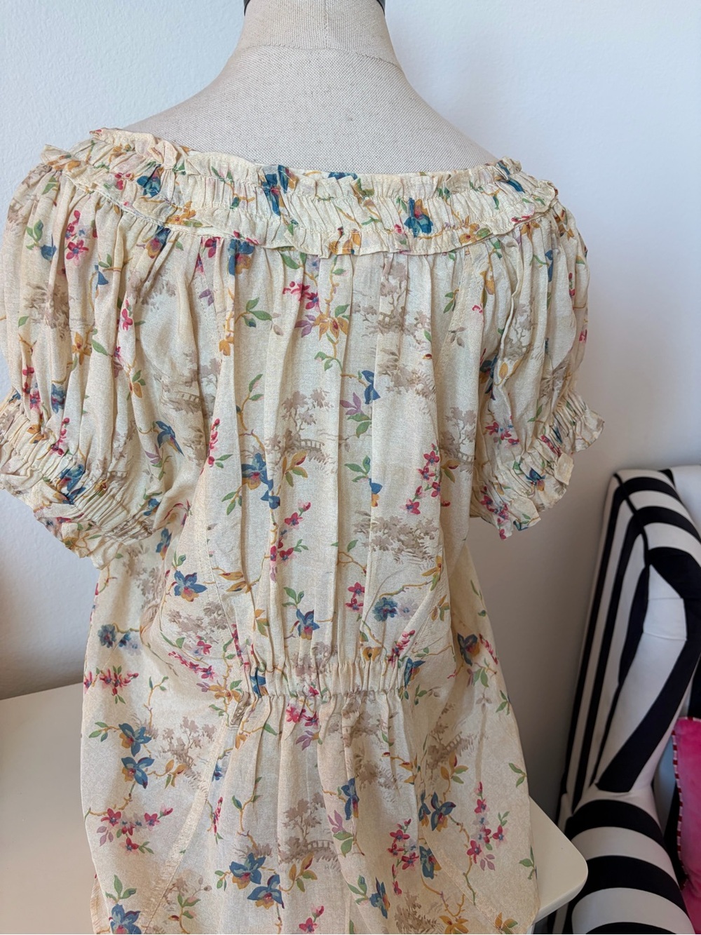 Beautiful new blouse from Anthropologie - Picture 4 of 6